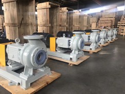 山東化(huà)工泵裝箱(xiang)